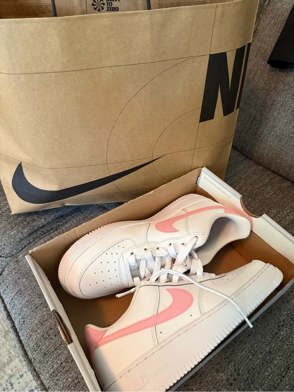 Nike  White & Pink Low-Top forces - Swoosh Accent youth size 7Y